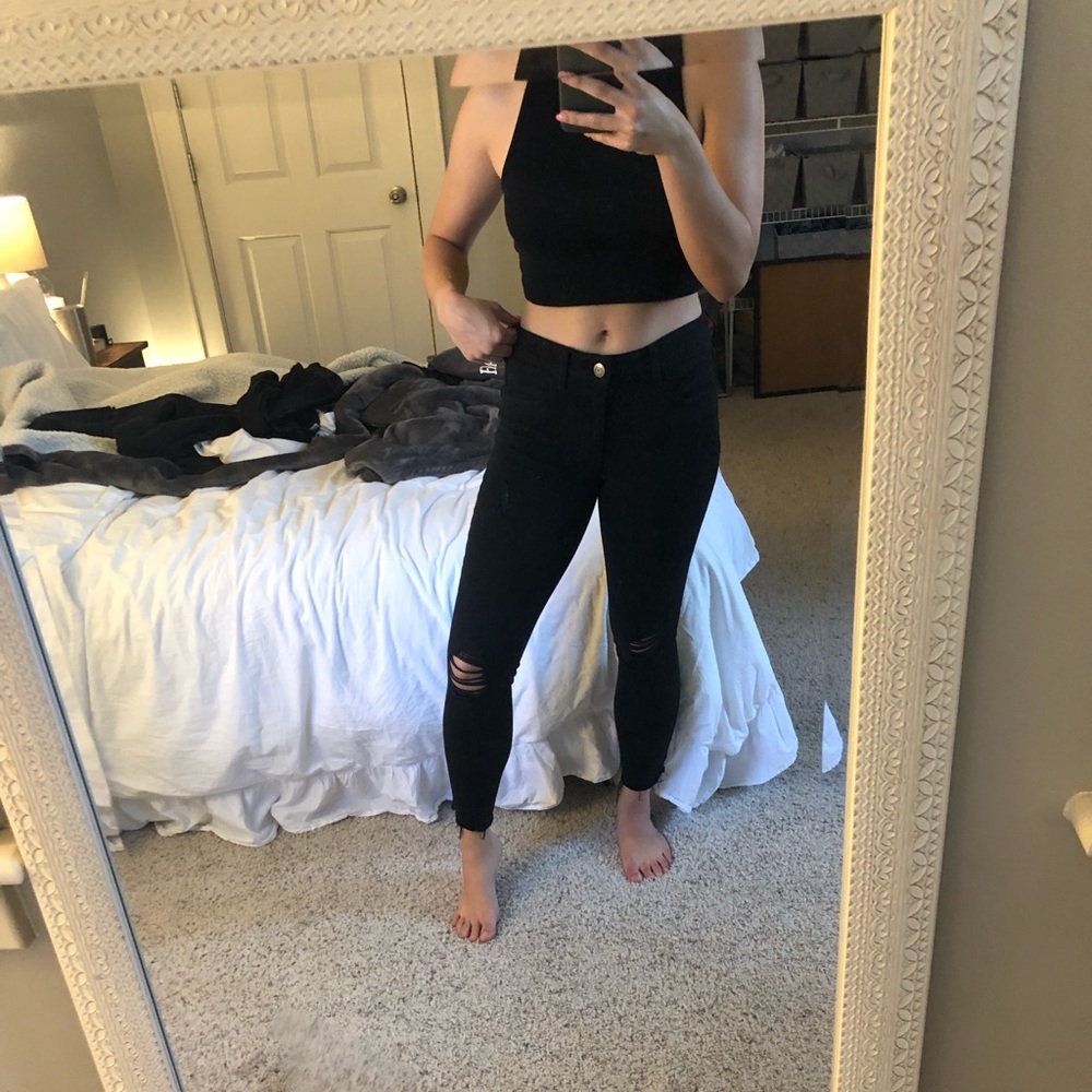 Cropped black ripped jeans